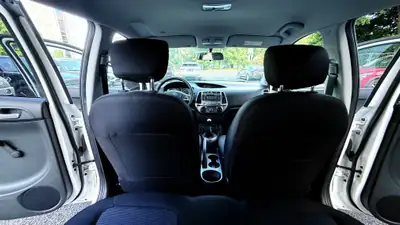 Hyundai i20 1.2 Comfort — Citadine fiable première main, faible kilométrage — Thumbnail 8
