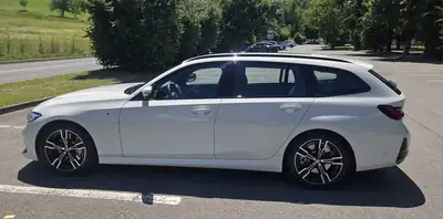 BMW 330i Touring G21 M Sport — Break sportif 2024, moteur 245 ch, pneus toutes saisons inclus — intérieur