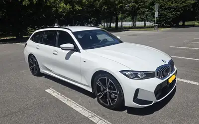 BMW 330i Touring G21 M Sport — Break sportif 2024, moteur 245 ch, pneus toutes saisons inclus — tableau de bord