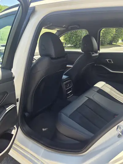 BMW 330i Touring G21 M Sport — Break sportif 2024, moteur 245 ch, pneus toutes saisons inclus — Miniature 11