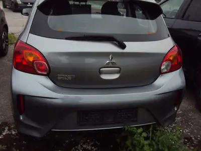 Mitsubishi Space Star 1.0 MIVEC Pure — Citadine polyvalente, 22'000 km seulement — Heckansicht