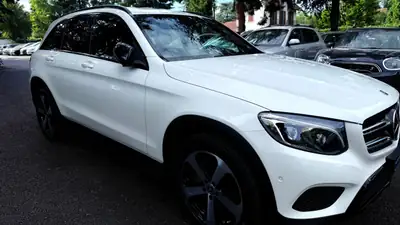 Mercedes-Benz GLC 300 4Matic — SUV premium 245 ch, 4WM, essence automatique — side view