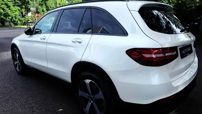 Mercedes-Benz GLC 300 4Matic — SUV premium 245 ch, 4WM, essence automatique — interior