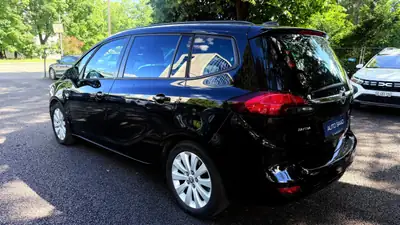 Opel Zafira 1.6i Turbo 170 ch — Monospace 7 places dynamique, 100 000 km — interior