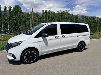 Mercedes-Benz Vito 116 CDI Lang — Monospace 8 places diesel 4Matic, faible kilométrage — exterior view