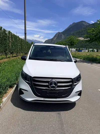 Mercedes-Benz Vito 116 CDI Lang — Monospace 8 places diesel 4Matic, faible kilométrage — side view