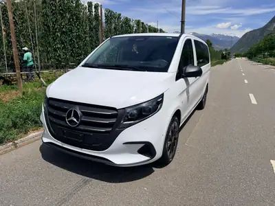 Mercedes-Benz Vito 116 CDI Lang — Monospace 8 places diesel 4Matic, faible kilométrage — rear view