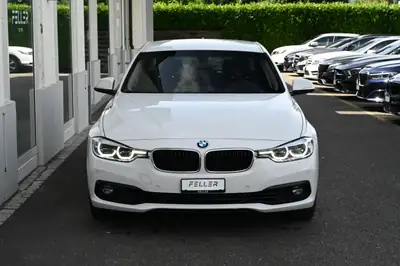 BMW 320i Steptronic 2017 — Berline élégante, entretien gratuit et garantie inclus — fianco