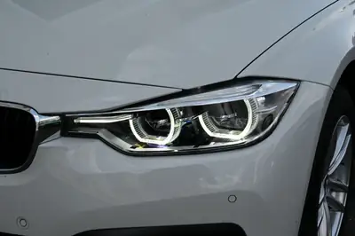 BMW 320i Steptronic 2017 — Berline élégante, entretien gratuit et garantie inclus — interni