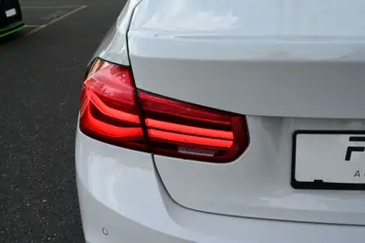 BMW 320i Steptronic 2017 — Berline élégante, entretien gratuit et garantie inclus — Miniatura 8