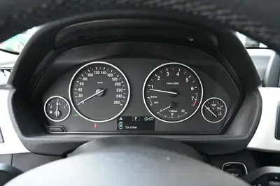 BMW 320i Steptronic 2017 — Berline élégante, entretien gratuit et garantie inclus — Miniatura 15