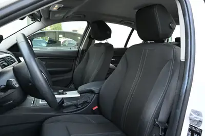 BMW 320i Steptronic 2017 — Berline élégante, entretien gratuit et garantie inclus — Miniatura 14