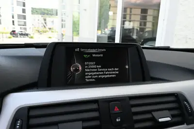 BMW 320i Steptronic 2017 — Berline élégante, entretien gratuit et garantie inclus — Miniatura 18