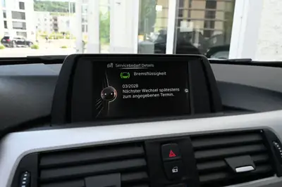 BMW 320i Steptronic 2017 — Berline élégante, entretien gratuit et garantie inclus — Miniatura 19
