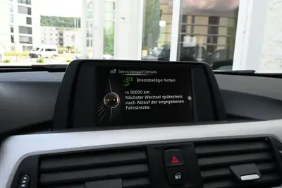 BMW 320i Steptronic 2017 — Berline élégante, entretien gratuit et garantie inclus — Miniatura 21