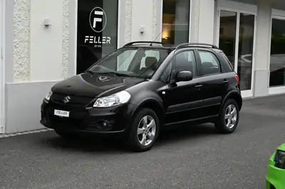 Suzuki SX4 1.6 GL 4WD — Robuste SUV compact avec transmission intégrale modulable — vue extérieure