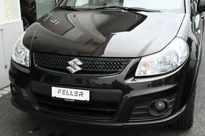 Suzuki SX4 1.6 GL 4WD — Robuste SUV compact avec transmission intégrale modulable — arrière