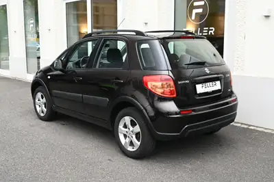Suzuki SX4 1.6 GL 4WD — Robuste SUV compact avec transmission intégrale modulable — détail