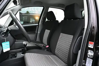 Suzuki SX4 1.6 GL 4WD — Robuste SUV compact avec transmission intégrale modulable — Miniature 9