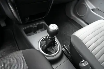Suzuki SX4 1.6 GL 4WD — Robuste SUV compact avec transmission intégrale modulable — Miniature 14