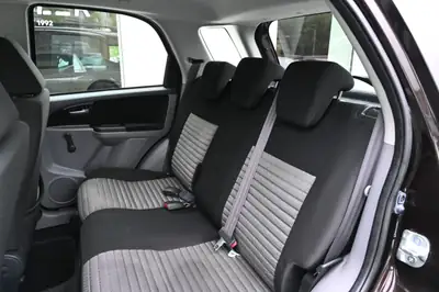 Suzuki SX4 1.6 GL 4WD — Robuste SUV compact avec transmission intégrale modulable — Miniature 17