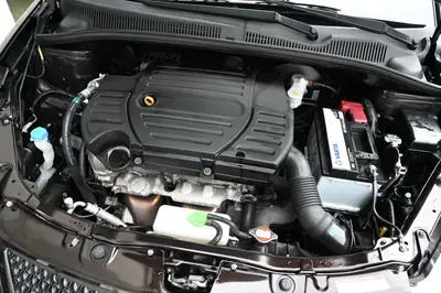 Suzuki SX4 1.6 GL 4WD — Robuste SUV compact avec transmission intégrale modulable — Miniature 20