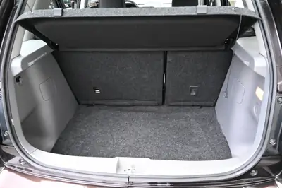 Suzuki SX4 1.6 GL 4WD — Robuste SUV compact avec transmission intégrale modulable — Miniature 19