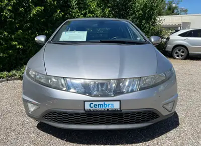 Honda Civic 1.8i Comfort — Berline fiable, 140 ch et 2 jeux de roues — side view