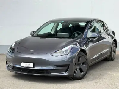 Tesla Model 3 Standard Range RWD — Berline électrique performante, 49 500 km seulement — side view