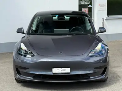 Tesla Model 3 Standard Range RWD — Berline électrique performante, 49 500 km seulement — interior