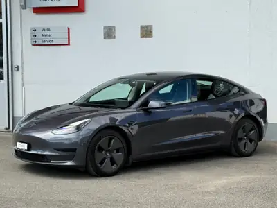 Tesla Model 3 Standard Range RWD — Berline électrique performante, 49 500 km seulement — dashboard