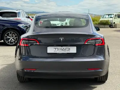 Tesla Model 3 Standard Range RWD — Berline électrique performante, 49 500 km seulement — Thumbnail 7