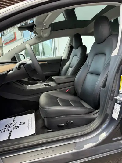 Tesla Model 3 Standard Range RWD — Berline électrique performante, 49 500 km seulement — Thumbnail 14
