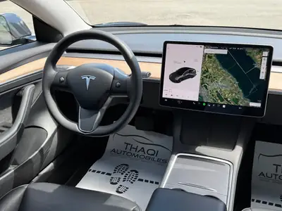 Tesla Model 3 Standard Range RWD — Berline électrique performante, 49 500 km seulement — Thumbnail 17