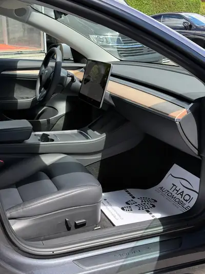Tesla Model 3 Standard Range RWD — Berline électrique performante, 49 500 km seulement — Thumbnail 18