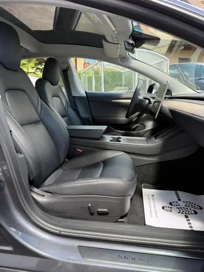 Tesla Model 3 Standard Range RWD — Berline électrique performante, 49 500 km seulement — Thumbnail 19