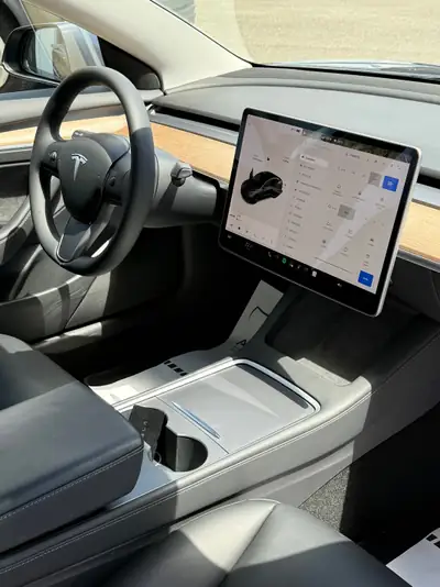 Tesla Model 3 Standard Range RWD — Berline électrique performante, 49 500 km seulement — Thumbnail 21