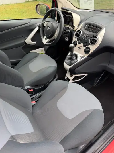 Ford Ka 1.2 Titanium — Citadine compacte et économique, idéale pour la ville — tableau de bord