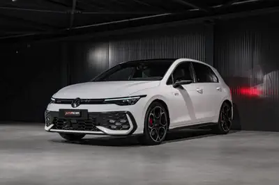 Volkswagen Golf 2.0 TSI GTI DSG — Sportive affûtée, cuir premium et 10 200 km seulement — interior