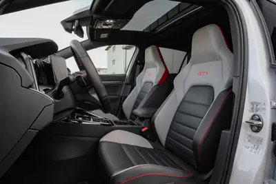 Volkswagen Golf 2.0 TSI GTI DSG — Sportive affûtée, cuir premium et 10 200 km seulement — Thumbnail 10