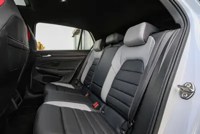 Volkswagen Golf 2.0 TSI GTI DSG — Sportive affûtée, cuir premium et 10 200 km seulement — Thumbnail 12