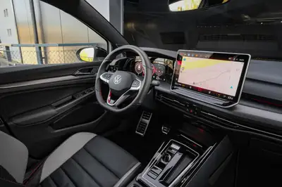 Volkswagen Golf 2.0 TSI GTI DSG — Sportive affûtée, cuir premium et 10 200 km seulement — Thumbnail 14