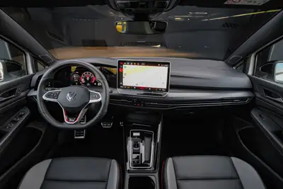 Volkswagen Golf 2.0 TSI GTI DSG — Sportive affûtée, cuir premium et 10 200 km seulement — Thumbnail 15