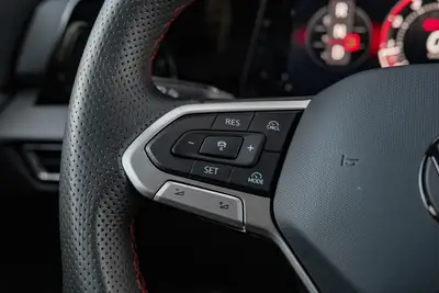 Volkswagen Golf 2.0 TSI GTI DSG — Sportive affûtée, cuir premium et 10 200 km seulement — Thumbnail 22