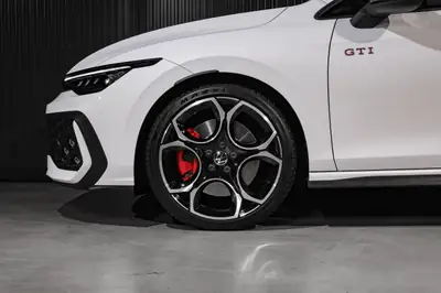 Volkswagen Golf 2.0 TSI GTI DSG — Sportive affûtée, cuir premium et 10 200 km seulement — Thumbnail 28