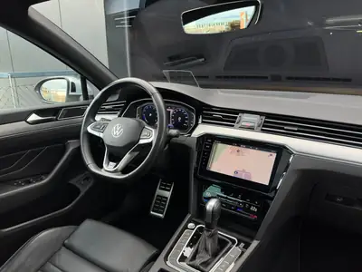 VW Passat Variant 2.0 TSI Elegance 4Motion — Break premium, 272 ch et traction intégrale — Thumbnail 13