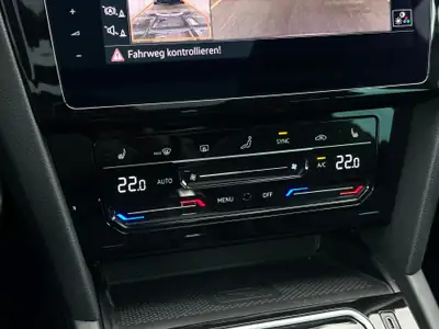VW Passat Variant 2.0 TSI Elegance 4Motion — Break premium, 272 ch et traction intégrale — Thumbnail 19
