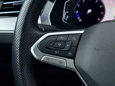 VW Passat Variant 2.0 TSI Elegance 4Motion — Break premium, 272 ch et traction intégrale — Thumbnail 23