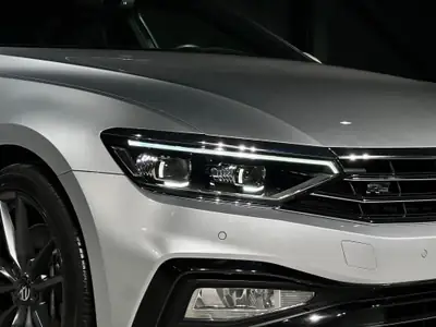 VW Passat Variant 2.0 TSI Elegance 4Motion — Break premium, 272 ch et traction intégrale — Thumbnail 28