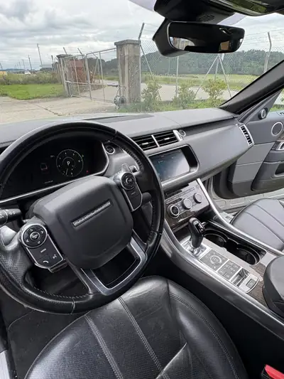 Range Rover Sport 3.0 SDV6 HSE Dynamic — SUV premium diesel, entretien impeccable — tableau de bord